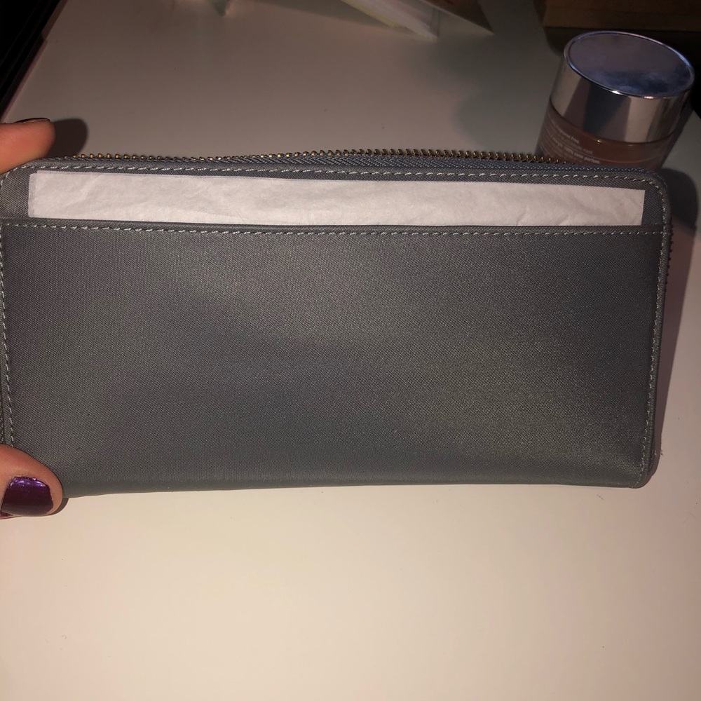 Kate Spade New York • Wallet - Picture 4 of 6